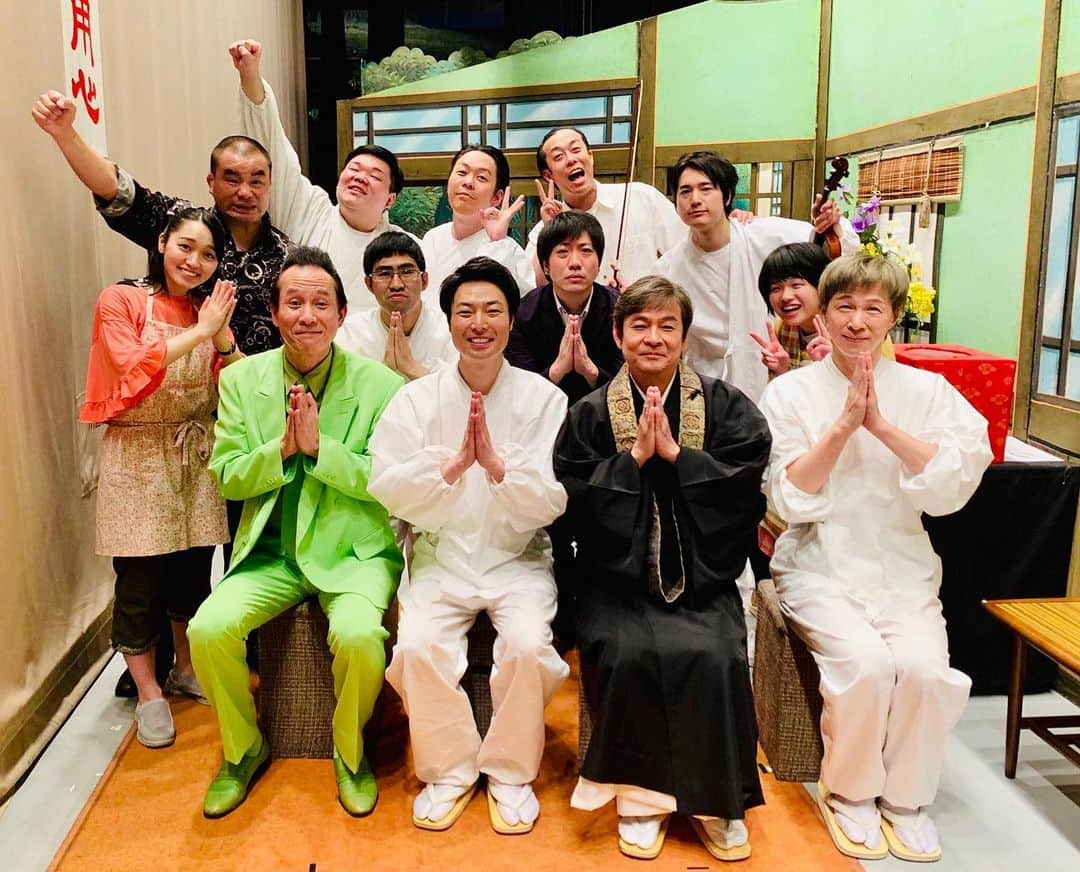 信濃岳夫さんのインスタグラム写真 - (信濃岳夫Instagram)「‪祇園花月新喜劇・信濃岳夫リーダー公演の最終日でしたー！！‬ ‪常にみんなでワイワイと楽しい1週間でしたよー！！‬ ‪観に来てくれたお客さまー！！‬ ‪ありがとうございましたー！！！‬」5月20日 16時53分 - takeoshinano