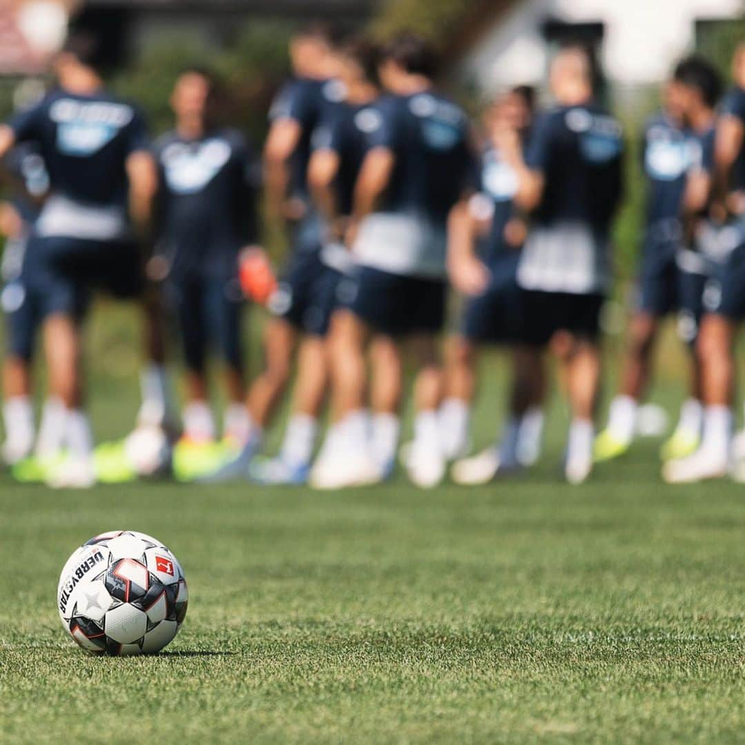 TSG1899ホッフェンハイムさんのインスタグラム写真 - (TSG1899ホッフェンハイムInstagram)「🔜 SOMMERFAHRPLAN❗️ 📸✍🏼 Trainingsauftakt ⚽️🆚 Testspiele 🏔🇦🇹 Trainingslager ——————————————————— Alle Infos 👉🏼💻 achtzehn99.de」5月20日 17時00分 - tsghoffenheim