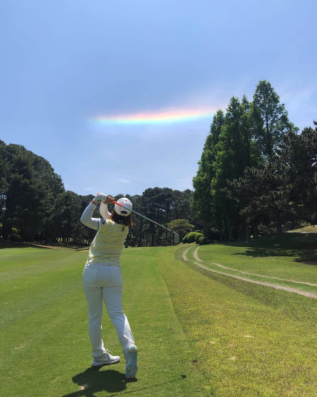 宮里美香さんのインスタグラム写真 - (宮里美香Instagram)「*** 🏌️‍♀️⛳️🌈 . #golf #rainbow #beautifulrainbow  #bettereveryday  #横虹 #🌈 #今週は #中京ブリジストンレディース  #気持ち切り替えて頑張る」5月20日 17時08分 - mikamiyazato_official