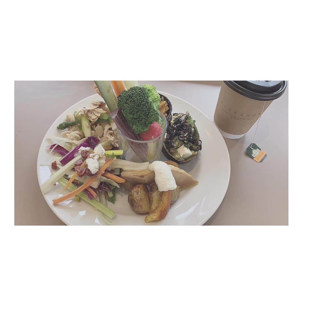 下尾みうさんのインスタグラム写真 - (下尾みうInstagram)「この前食べた #サラダ 🥗❤️ #cityshop  #lunch #ご飯 #下尾みう #miushitao」5月20日 17時22分 - miumiu1343