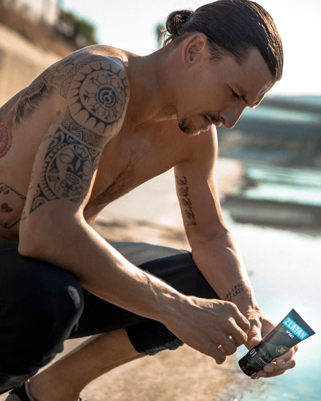 Zlatan Ibrahimović Parfumsさんのインスタグラム写真 - (Zlatan Ibrahimović ParfumsInstagram)「Enjoy the sun! Zlatan Sport Sun Lotion SPF 30 for body and face. Extra water resistant. Have fun out there! #therightroutine #zlatanibrahimovicparfums #zlatansport」5月20日 17時16分 - zlatanibrahimovicparfums