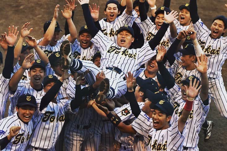 東海大学（公式）さんのインスタグラム写真 - (東海大学（公式）Instagram)「硬式野球部が首都リーグで３連覇を達成し全日本大学選手権出場を決めました🎉﻿ ﻿ 全日本大学選手権の初戦は６月11日（火）、東京ドームの第１試合（９時開始予定）で関西学生野球連盟代表と対戦します✊ ﻿ 皆さん応援をよろしくお願いします😁✨﻿ ﻿ #東海大学#硬式野球部#優勝#連覇#72回目#全日本大学選手権」5月20日 17時20分 - tokai_univ_