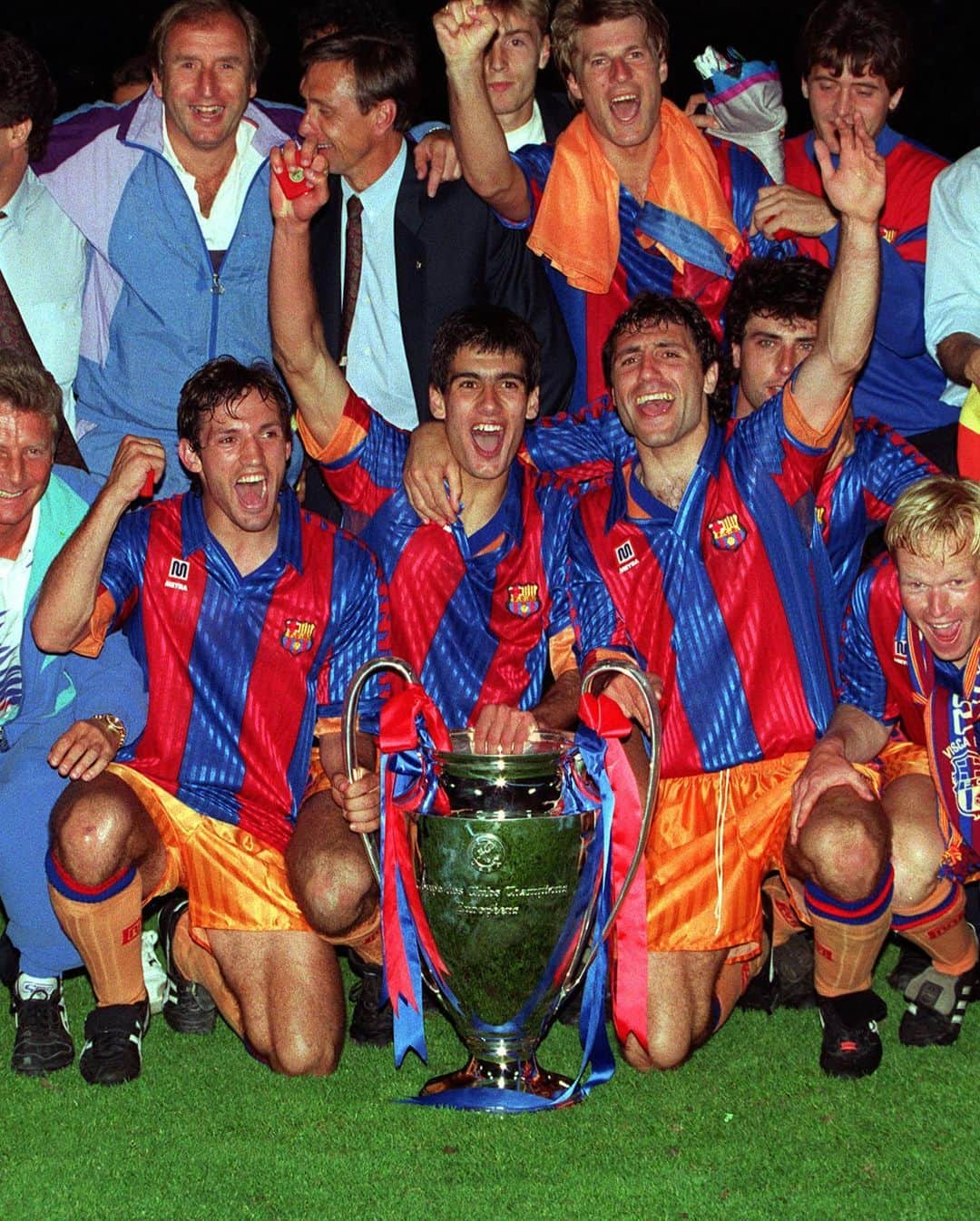 UEFAチャンピオンズリーグさんのインスタグラム写真 - (UEFAチャンピオンズリーグInstagram)「🏆 Barcelona lifted the European Cup for the first time #OTD in 1992! 🙌  Who scored the winning goal? ⚽️🧐」5月20日 17時28分 - championsleague