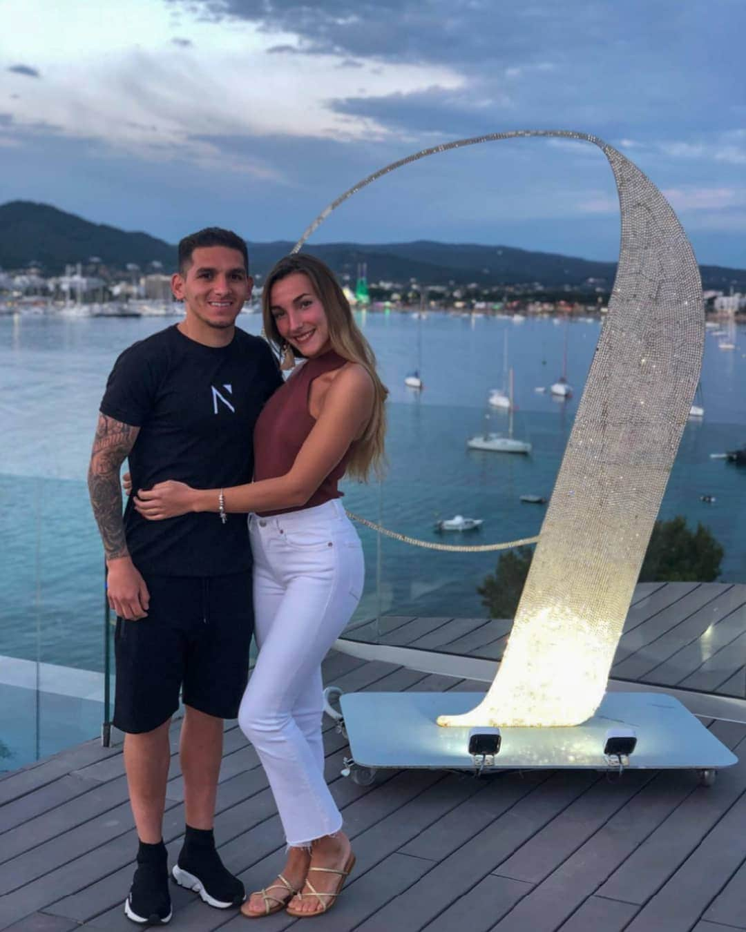 ヴィットリア・レペットのインスタグラム：「💏 🇪🇸@ltorreira34」