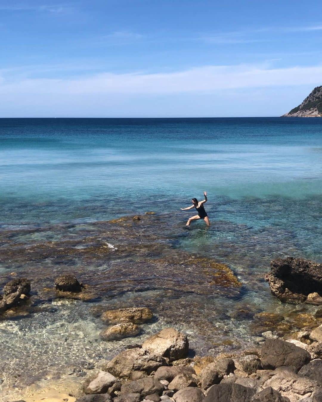 松島エミのインスタグラム：「As graceful as a swan. #always  In #Mallorca #nofilter」