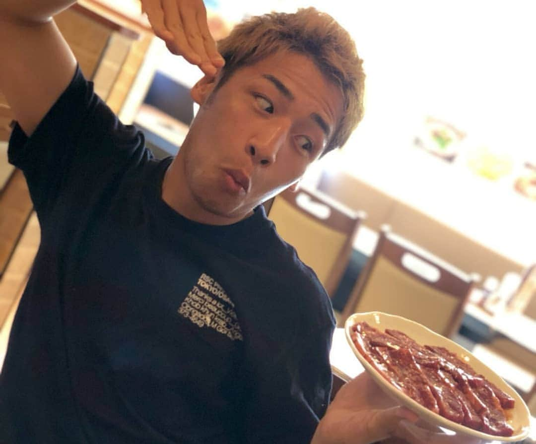 清水聡さんのインスタグラム写真 - (清水聡Instagram)「階段後の食事！ 焼肉はやはりパワー飯だね！ 今週もがんばります✨ #ボクシング#boxing#ランチ#焼肉」5月20日 23時14分 - satoshishimizu0313