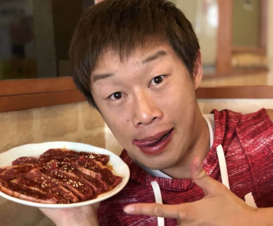 清水聡さんのインスタグラム写真 - (清水聡Instagram)「階段後の食事！ 焼肉はやはりパワー飯だね！ 今週もがんばります✨ #ボクシング#boxing#ランチ#焼肉」5月20日 23時14分 - satoshishimizu0313