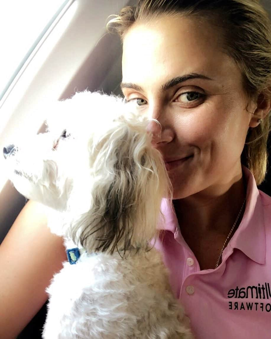 レクシー・トンプソンさんのインスタグラム写真 - (レクシー・トンプソンInstagram)「5 weeks on the road starting now! First stop VA for @puresilkchamp 😊@lexispupleo ❤️🐶」5月20日 23時18分 - lexi