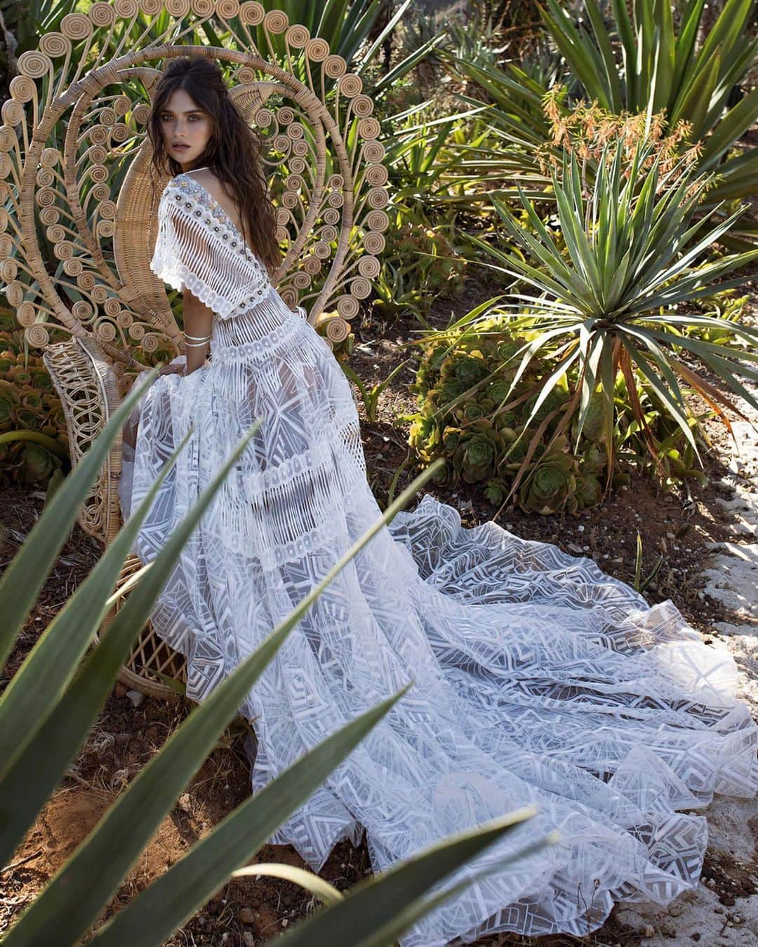 Wedding Lifeさんのインスタグラム写真 - (Wedding LifeInstagram)「Wild soul by @raraavis_group 🌵🌵🌵Do it with passion! •  @raraavis_group  @raraavis_group  @raraavis_group #raraavisgroup  ____________________ www.raraavis-official.com」5月20日 17時49分 - wedding_life