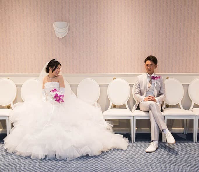 楽婚【公式】Instagramさんのインスタグラム写真 - (楽婚【公式】InstagramInstagram)「@rakukon をフォローして 『#楽婚』をつけて、 お写真の投稿大歓迎♡ 公式IGでリグラムされるかも！？ . ♥楽婚の先輩カップル  Shota & Asuka  会場：#アンフェリシオン >>https://www.rakukon.com/couple/shota-asuka-20190210/ . ドレスとタキシード、ブーケとブートニアの 雰囲気がピッタリで素敵なフォト！◎ ティアラは新婦様の黒髪にとってもお似合いですよね＊＊ .  Webでご予約はTOPのURLより♡ ⇒@rakukon . #楽婚 #rakukon #ベストブライダル  #wedding #ウェディング #フォトウェディング #プレ花嫁 #卒花 #日本中のプレ花嫁さんと繋がりたい #プラコレ #marryxoxo #ウエディングニュース #花嫁 #卒花嫁 #2019年春婚  #2019年夏婚 #2019年冬婚  #結婚式準備 #weddingdress #ティアラ #ヘッドドレス #前撮り」5月20日 17時55分 - rakukon