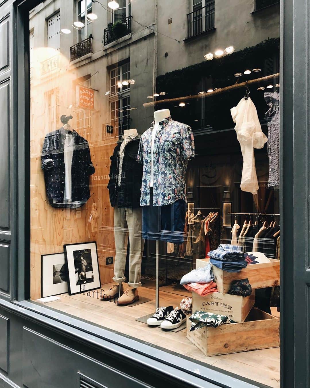 ハートフォードさんのインスタグラム写真 - (ハートフォードInstagram)「Parisian window 💯 . . . . . #hartford #paris #ss19 #menswear #womenswear  #mensfashion #womensfashion #kidsfashion #frenchtouch #shopping #shop #window」5月20日 17時55分 - hartford