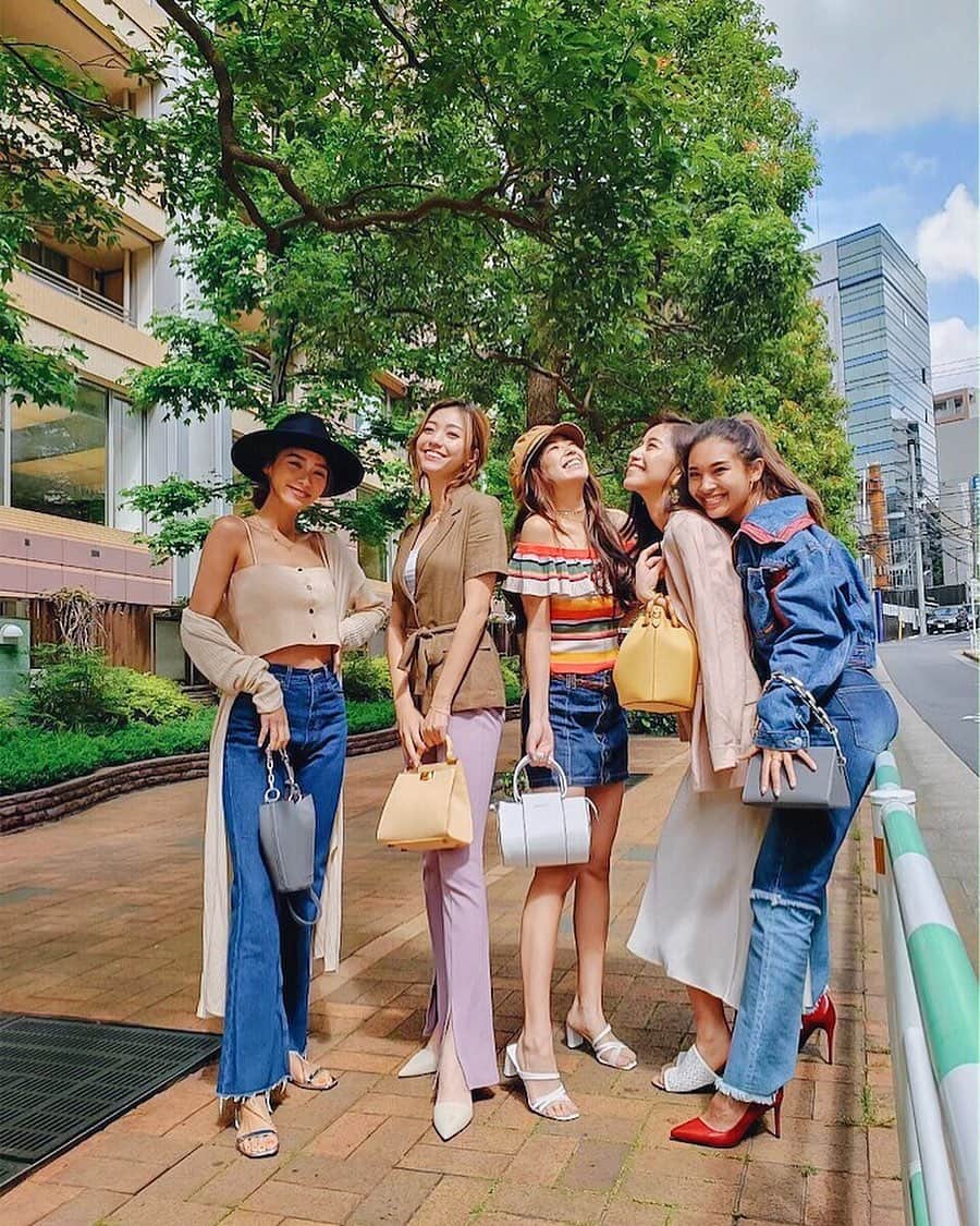 岩崎志保のインスタグラム：「Charles&Kieth Girls👸🏼💞 みんな持ってるバッグ、シューズ全部 @charleskeith_jp 👠 . #charlesandkeith #charleskeithjp #girltime #shihosstlye🦄」