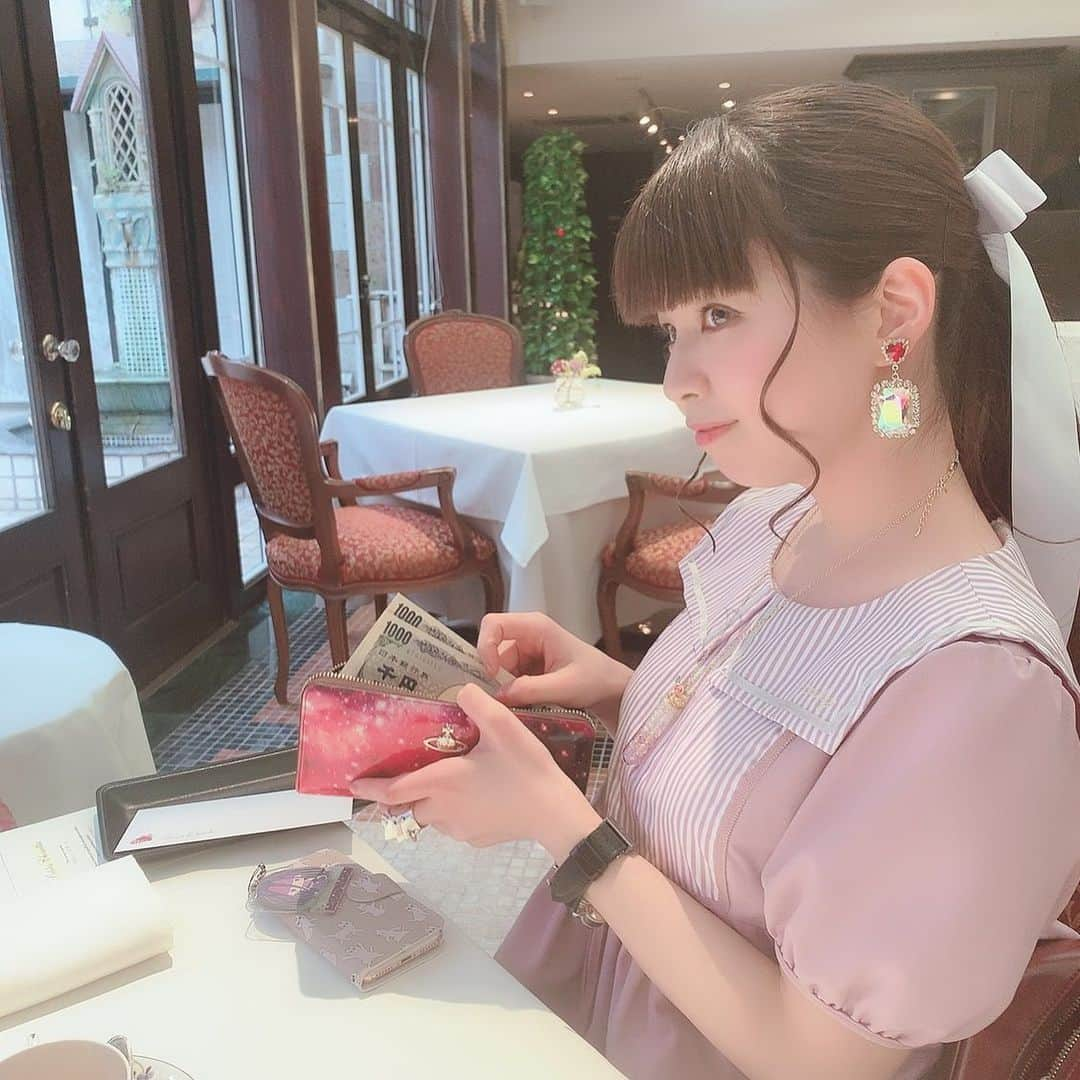 深澤翠さんのインスタグラム写真 - (深澤翠Instagram)「つかさちゃんの誕生日を﻿ るうたんと祝ってきました🎂﻿ ﻿ とっっっっても美味しいコースでした♡﻿ 今日も笑ったなぁ🥰﻿ ﻿ 今回のお財布係はなんとるうたん‼️‼️﻿ 皆が席を立った時にスマートにお会計を済ませていて﻿ るうたんが大人ー😭✨と感動しました笑﻿ ﻿ 次回の当番は私👛﻿ 楽しみ♡﻿ ﻿ #ロアラブッシュ」5月20日 17時55分 - midorifukasawa