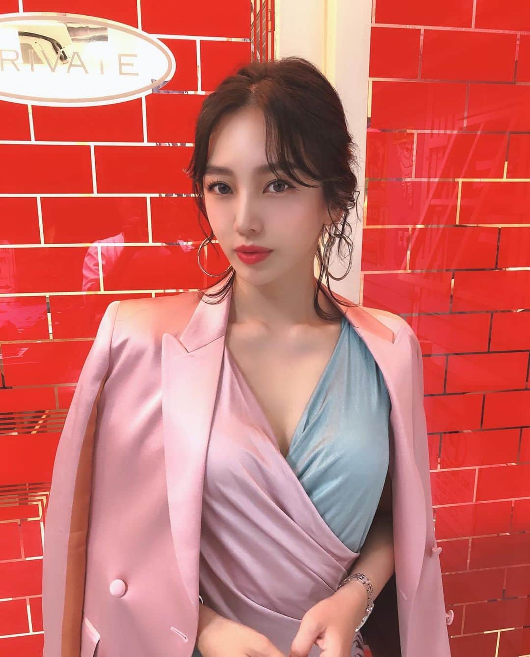 megbabyのインスタグラム：「ストーリーで好評だったのでこっちにも🥺💕👗プライベートでヒール履いたのひさびさだけど気分あがるからたまに履かなきゃだな🤔👠#ブランドはタグ付けするね#リップは02somuss💋」