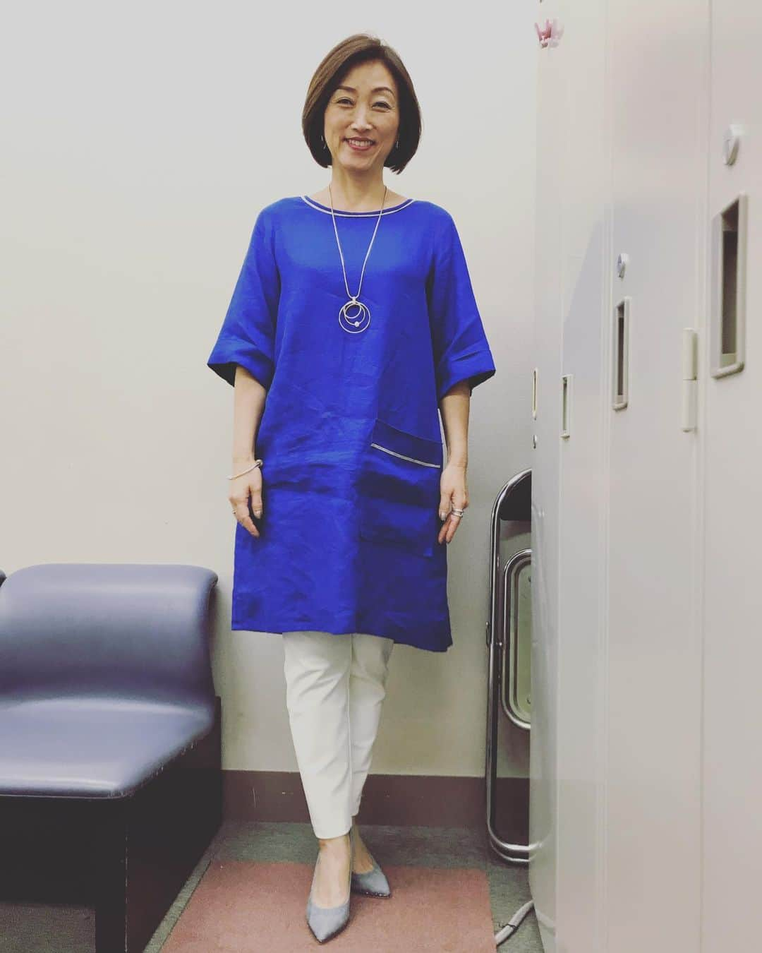 田中ウルヴェ京さんのインスタグラム写真 - (田中ウルヴェ京Instagram)「今日のNスタはブルーの衣装でした。 やっぱり暑がりなんで、、、半袖であること、重要です。 Monday commentator at TBS evening news show.」5月20日 18時11分 - miyako.tanaka.oulevey