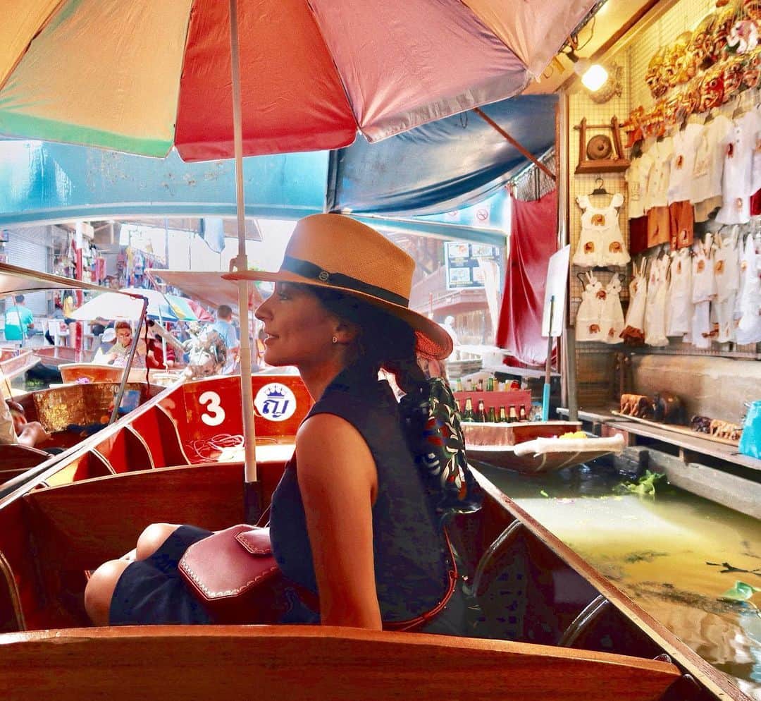 Ana Brenda Contrerasさんのインスタグラム写真 - (Ana Brenda ContrerasInstagram)「Bangkok floating market y mi sentido del humor me lo guardo para mi 😘」5月20日 18時12分 - anabreco