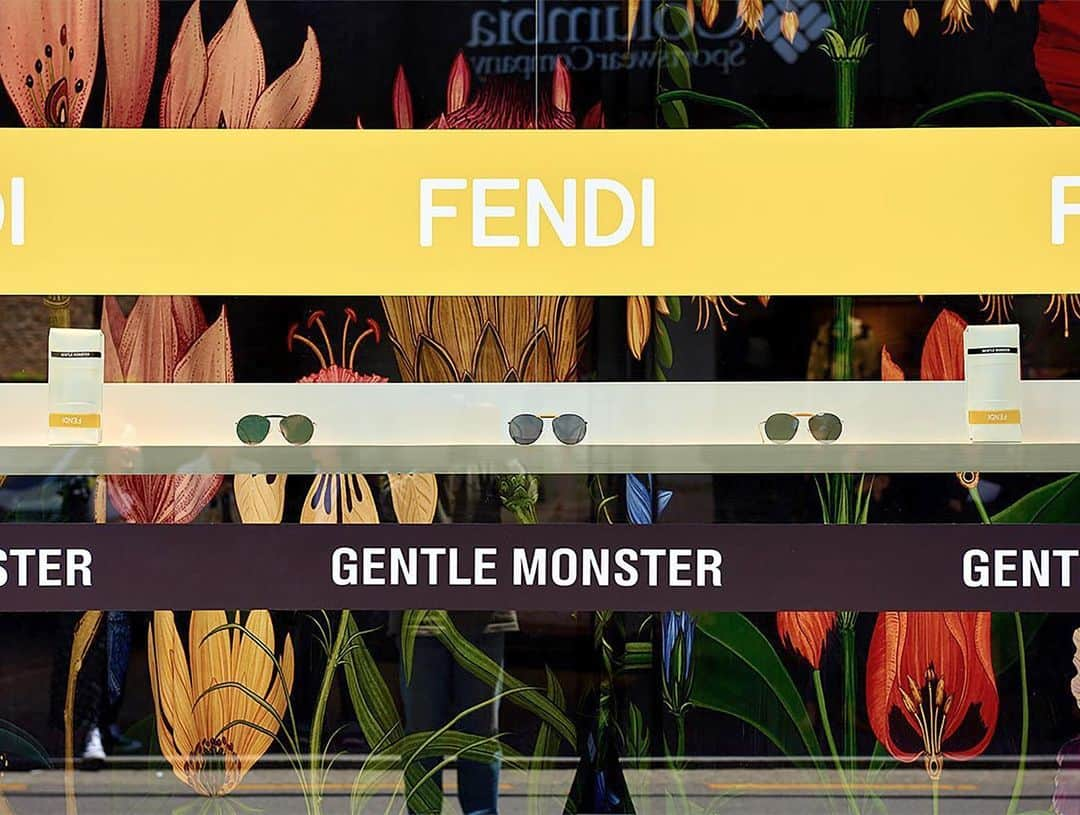 GENTLE MONSTERさんのインスタグラム写真 - (GENTLE MONSTERInstagram)「[GENTLE FENDI] Take a look at the special GENTLE FENDI zone at Gentle Monster Sinsa flagship store, Seoul.  Visit us and feel the atmosphere of GENTLE FENDI collection. ⠀⠀⠀ 젠틀몬스터 신사 플래그십 스토어의 GENTLE FENDI 존을 소개합니다.  젠틀몬스터와 펜디의 일부 스토어에서 만나보실 수 있는 이 공간에서 실험적이면서도 럭셔리한 무드를 느껴보세요. ⠀⠀⠀ Images by @hypebeastkr  #GentleFendi #GentleMonster #Fendi #FendiEyewear」5月20日 18時21分 - gentlemonster