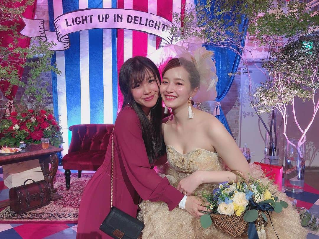 倉田瑠夏さんのインスタグラム写真 - (倉田瑠夏Instagram)「ひぃちゃんの結婚式👰♡✨ とっても素敵だったなぁ☺️💕 . .  なにもかもがおしゃれすぎて感動の嵐でした🥺👏✨ . .  ご招待くださって心から感謝です🥺💕 お祝いできて、ひぃちゃんの晴れ姿を見れて、本当に幸せでした🥰 . .  大好きなひぃちゃん♡末永くお幸せに☺️🌸 . . .  たくさんのメンバーに会って、改めて家族みたいな存在だなぁ☺️と♪♪ . . . #アイドリング #idoling #結婚式 #👰 #💒 #happywedding ♡」5月20日 18時35分 - ruka.kurata