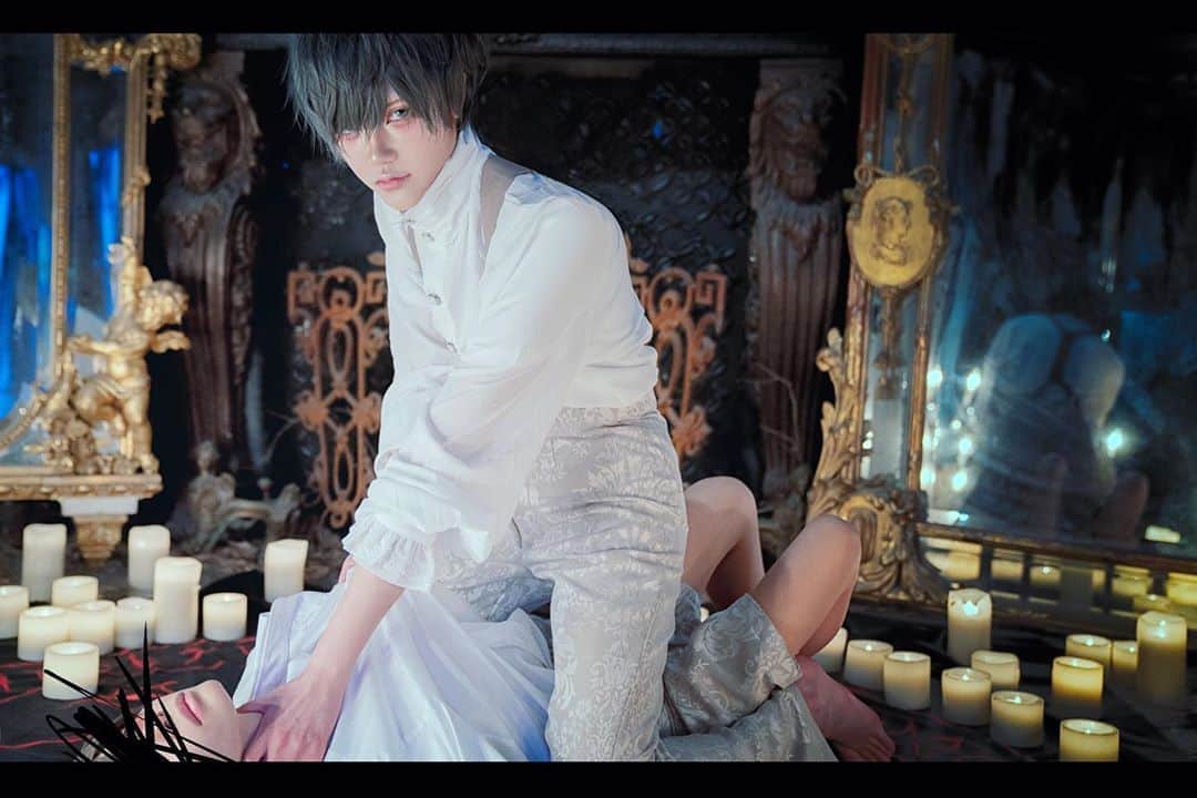 赤羽律のインスタグラム：「【・MasSaCRE・】 . . P＊ KYANCHAN . #cosplay #originalcosplay #オリジナル創作 #コスプレ #創作 #虐殺 #貴族 #SM #コスプレイヤー #男装女子 #crossplay #wig #gay #BL #病み #久しぶりの投稿 #cosplayer #slaughter #massacre #中世」