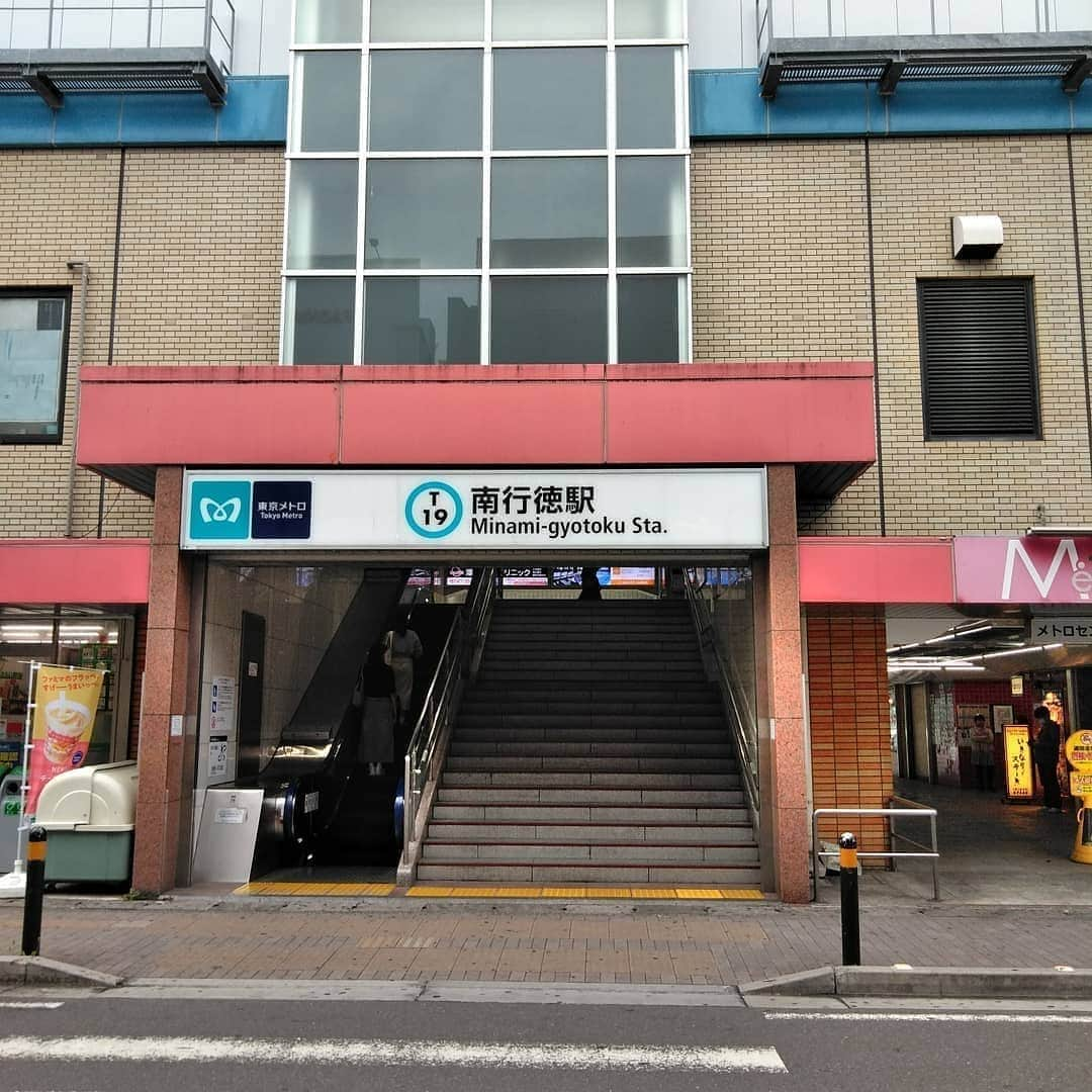 Woman.CHINTAIさんのインスタグラム写真 - (Woman.CHINTAIInstagram)「#南行徳駅 （#minamigyotoku  station in #Chiba ） ・ 東京メトロ東西線か通る市川市の駅！若いお母さん向けの赤ちゃんと一緒に楽しめる施設なども多く、ファミリー層にも人気な穏やかな街☺️ そんな南行徳は女性に例えると、カラフルプリーツで遊びながらもスウェットでゆったり楽しめる優しげな女性🙋💜 ・ ・ @woman.chintai では南行徳駅周辺のお部屋も診断形式であなたにあったお部屋がわかっちゃう😘🏡 「Woman.CHINTAI」もしくは、「ウーマンチンタイ」で検索🔍 プロフィールのURLからもすぐに理想のお部屋が探せちゃいます✨ ・ Illustrated by @um7mr ・ ・ #WomanCHINTAI#部屋探し#CHINTAI #女性にオススメ #擬人化 #賃貸 #街 #1人暮らし #おしゃれ#女子#ファッションイラスト#fashionillutration#tokyofashion#ootd#ファッション#コーデ#今日のコーデ」5月20日 18時39分 - woman.chintai