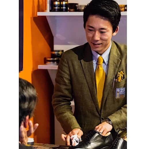 m.mowbrayさんのインスタグラム写真 - (m.mowbrayInstagram)「. いよいよ今週末はWorld Championships in Shoe Shining 2019  優勝🏆静岡のY's Shoeshine 杉村 祐太氏がFANS.POPUP SHOPに入店致します！  エキュート品川2F FANS. POPUP SHOP ゲスト Y's Shoeshine 杉村祐太氏 入店時間 11:00-20:00 （途中休憩あり）  世界一の磨きを目の前で堪能出来る貴重な機会ですので、是非皆様のご来店をお待ちしております。  #fansshinagawa#fansasakusa #ecute#ecuteshinagawa #エキュート#エキュート品川 #ysshoeshine #y_s_shoeshine #worldchampion #shizuoka#静岡 #tokyo#shinagawa#shinagawastation #mmowbray#mowbray #shoecare#shoeshine#shoestagram #shoes#shoeholic#shoesnob#shoestyle #shoesfashion#basic#basicshoecare #photoby#gentle_kutsumigaki_shoeshine」5月20日 18時49分 - m.mowbray