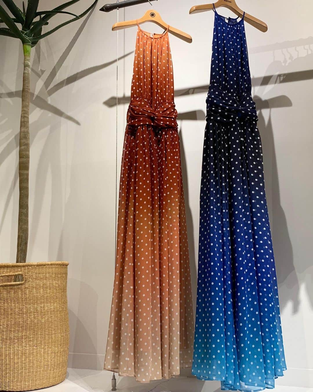 丸山敬太さんのインスタグラム写真 - (丸山敬太Instagram)「—-NEWS—- . . 〈 KEITA MARUYAMA 2019 Spring &Summer COLLECTION 〉 “Plein de Soleil” 丸山邸・阪急うめだ店・公式オンラインストアにて春夏コレクションを展開しております。 . . ー丸山邸ー 営業時間 12:00〜20:00 （毎週月曜日定休・祝日営業） 東京都港区南青山4-25-10 TEL 03-3406-1935 . . ★イベント情報 〈 HANKYU UMEDA POP UP 〉 阪急うめだ本店にて 5/15(水)〜5/21(火)の期間 ポップアップストアを開催しております。 . 夏を彩る新作コレクションと限定のアイテムをご紹介いたします。 . . 明日は阪急うめだ店ポップアップストア最終日です！ . 期間限定のこの機会にぜひお立ち寄りください。 . . 〈HANKYU UMEDA POP UP STORE〉 会場: 阪急うめだ本店 3Fモード D.EDIT 会期:5/15(水)〜5/21(火) . ーKEITA MARUYAMA 阪急うめだ本店ー 日〜木曜日 10:00〜20:00 金・土曜日 10:00〜21:00 大阪府大阪市北区角田町8-7-3F TEL 06-6313-0605 . . #keitamaruyama  #PleindeSoleil #2019SS #linen  #サマーファッション #夏 #ポップアップ #popup #期間限定  #bloomingflowers #sustainable #lighttaffeta #print #beach #ケイタマルヤマ #dot」5月20日 18時44分 - keitamaruyama_official