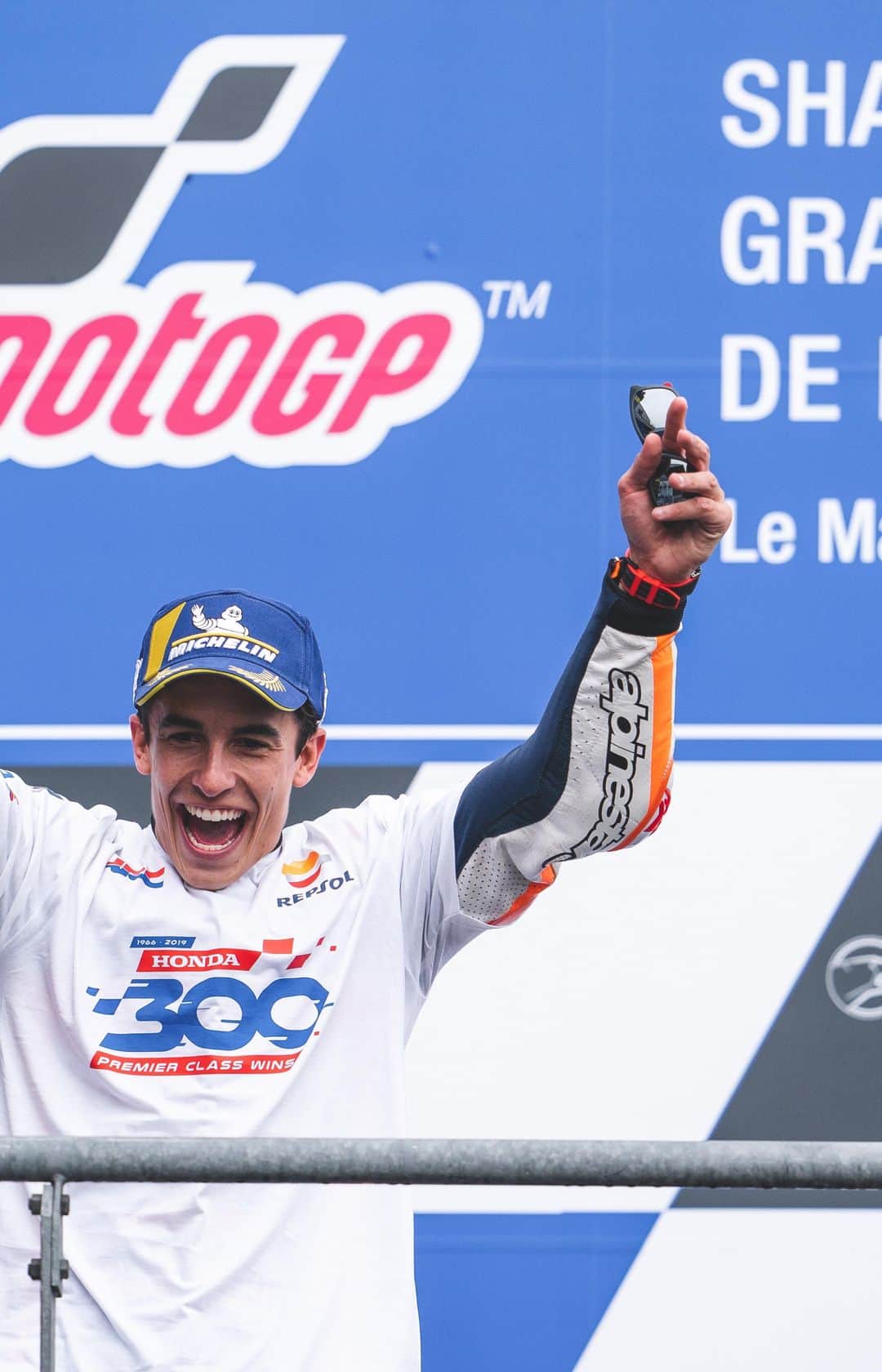 レプソル・ホンダのインスタグラム：「Not even the weather could stop Marc Márquez from storming to victory at the #FrenchGP, his 47th premier class win and Honda's 300th while Jorge Lorenzo achieved his best result of the year so far!」