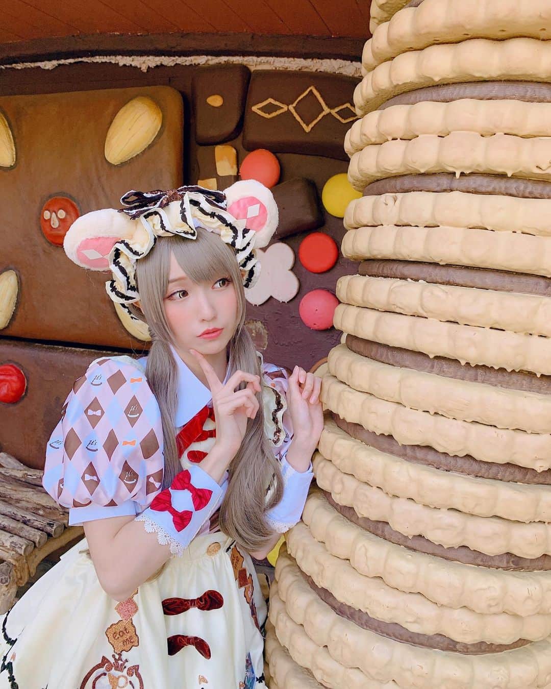 Sherryさんのインスタグラム写真 - (SherryInstagram)「- Visited the Sweet Candy House in Filmpark Babelsberg 🍩🍪🍫✨ Its really suitable for Kotori(｡’▽’｡)♡ 在德國參觀了很可愛的糖果屋，跟小鳥真的很合適!!!💖💖✨ #cosplay #lovelive #kotori #kotoriminami #silverxherecosplay」5月20日 18時59分 - silverxhere