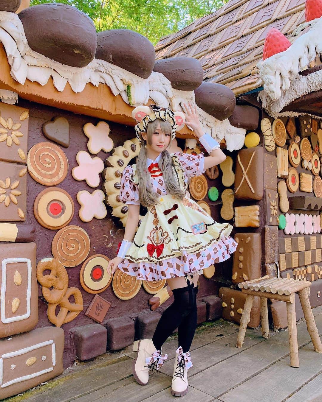 Sherryさんのインスタグラム写真 - (SherryInstagram)「- Visited the Sweet Candy House in Filmpark Babelsberg 🍩🍪🍫✨ Its really suitable for Kotori(｡’▽’｡)♡ 在德國參觀了很可愛的糖果屋，跟小鳥真的很合適!!!💖💖✨ #cosplay #lovelive #kotori #kotoriminami #silverxherecosplay」5月20日 18時59分 - silverxhere