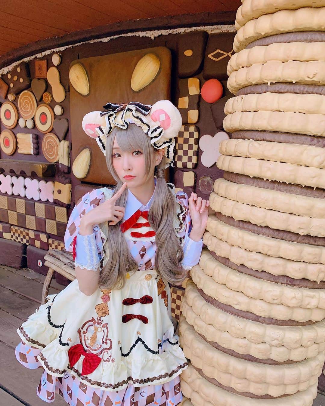Sherryさんのインスタグラム写真 - (SherryInstagram)「- Visited the Sweet Candy House in Filmpark Babelsberg 🍩🍪🍫✨ Its really suitable for Kotori(｡’▽’｡)♡ 在德國參觀了很可愛的糖果屋，跟小鳥真的很合適!!!💖💖✨ #cosplay #lovelive #kotori #kotoriminami #silverxherecosplay」5月20日 18時59分 - silverxhere