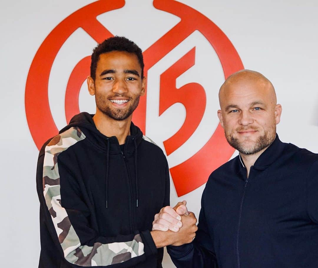 1.FSVマインツ05さんのインスタグラム写真 - (1.FSVマインツ05Instagram)「🚨Neuzugang🚨 #Mainz05 verpflichtet Sturmtalent Cyrill Akono. Der 19-jährige Deutsch-Kameruner kommt von @preussen06 und unterschreibt einen Vertrag bis 2023. Herzlich Willkommen 🤝」5月20日 19時00分 - 1fsvmainz05