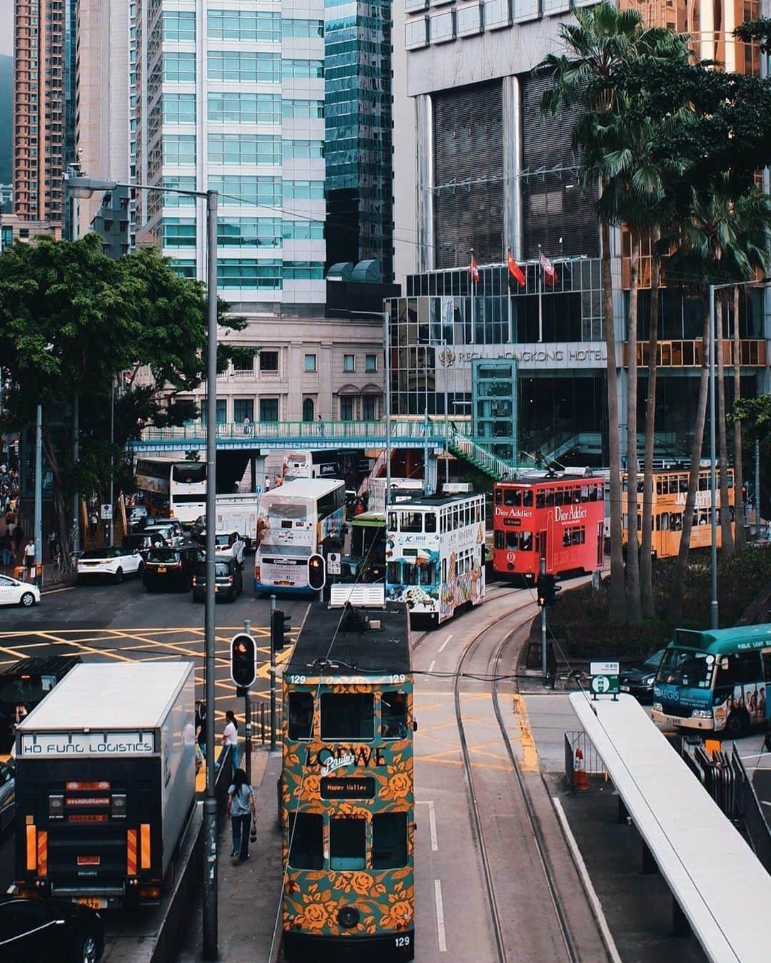 Discover Hong Kongさんのインスタグラム写真 - (Discover Hong KongInstagram)「Loving Hong Kong’s colourful trams! 上次去香港，有拍下五顏六色的叮叮車嗎﹖ 香港カラフルな2階建て路面電車トラム！ 📷: @hmasz #DiscoverHongKong #repost」5月20日 19時01分 - discoverhongkong