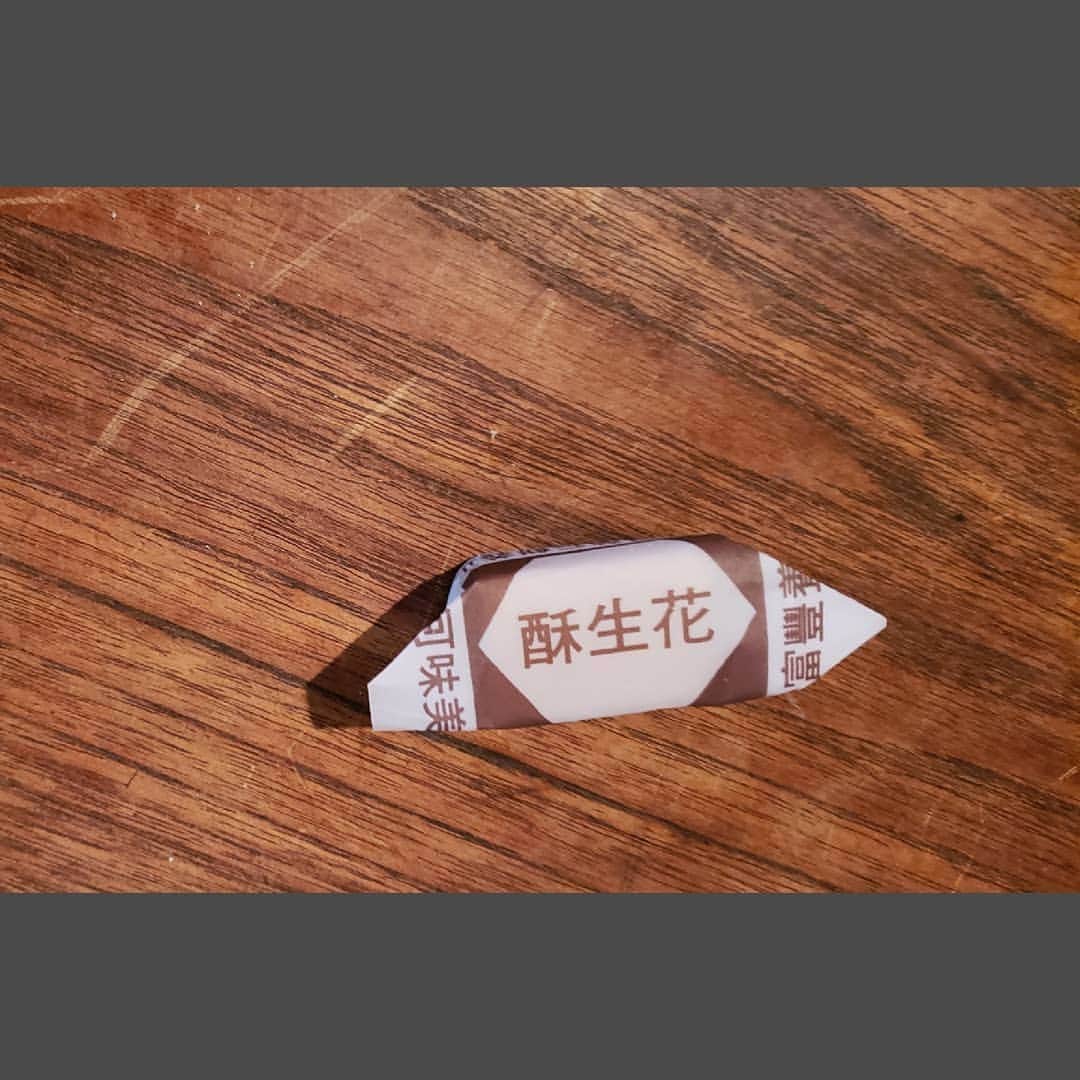 信國太志のインスタグラム：「こういう色のサーフボードが欲しい。」