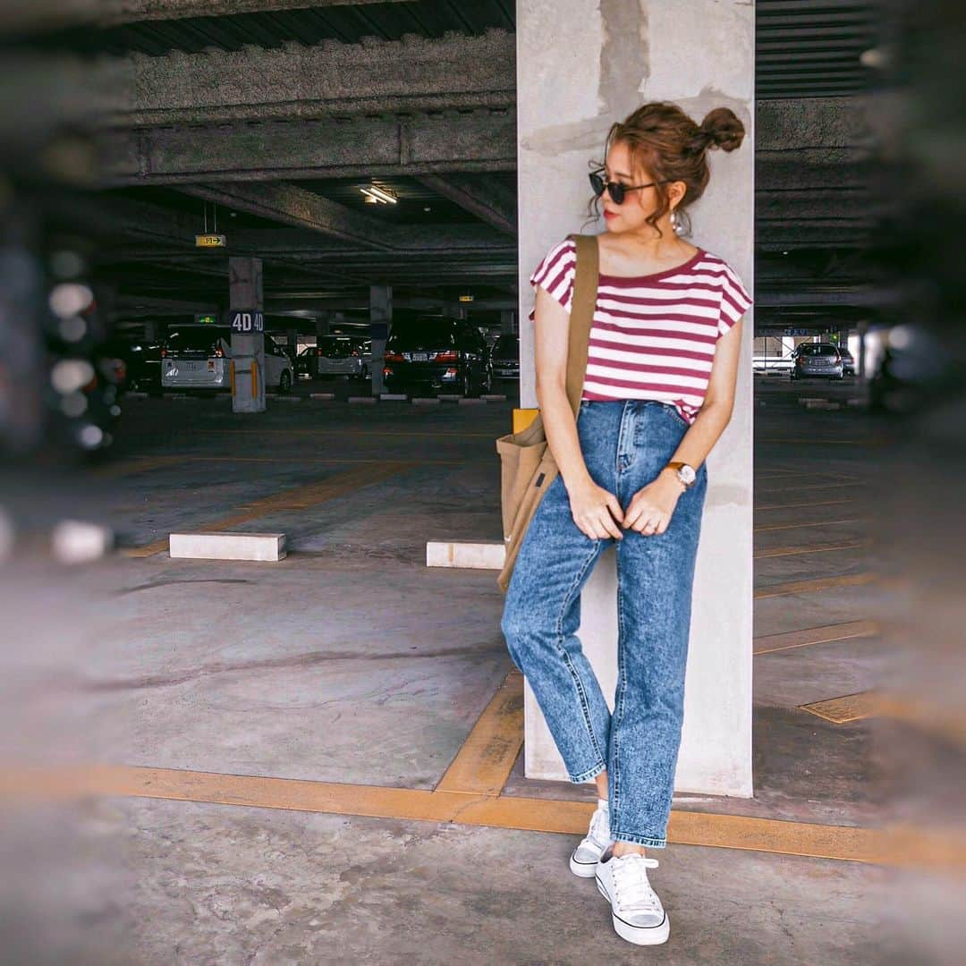 natsupoo0315さんのインスタグラム写真 - (natsupoo0315Instagram)「・ @gap_jp のボーダーTシャツ❤︎ ドルマンやからシンプルに ハイウエストにインするのが好き😇🙌 ・ ・ 『anna magazine(アンナマガジン)』 の タイアップ記事があったので読んでみたけど お洒落な人は生き方まで自分らしくて素敵✨ ・ シンプルでかっこいい人に憧れます🥺 ・ ・ 👧🏻に撮ってもらったら📷のピントがずれたのかボケて 顔がだいぶシャープに写ったので即採用🤪笑 10年前はフェイスラインもっとましやったはずやのにな👶🏻 最近は服よりもたるみとか毛穴対策の コスメや美容グッズに目がありまへん👵🏼✨ ・ ・ #GAPMOMENT #そのままがかっこいい #GapTシャツ #Tシャツ #pr #シンプルコーデ #コーデ#プチプラコーデ#プチプラ#スナップミー#ママコーデ#ママファッション#大人カジュアル#カジュアル#お洒落さんと繋がりたい#お洒落な人と繋がりたい#ママリ#WEAR更新#コーデ記録#ootd#mamagirl#mineby3mootd #fashion#locari#mamafashion#likeforlikes#instafashion#instagood#instalike」5月20日 19時15分 - natsupoo