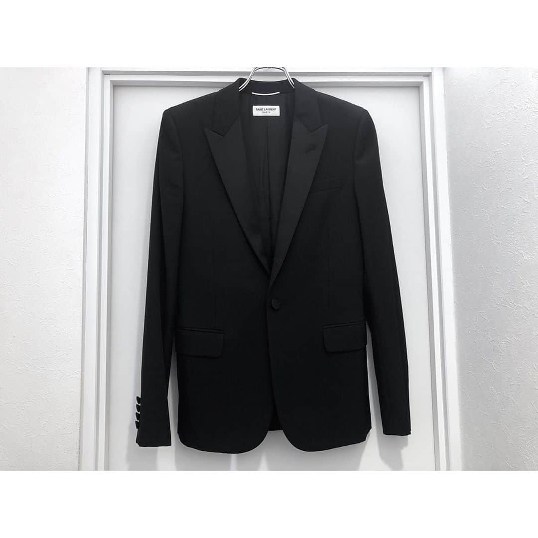 RINKAN渋谷店さんのインスタグラム写真 - (RINKAN渋谷店Instagram)「【2F New Arrival】 《SAINT LAURENT PARIS》 "Smoking Jacket" ㅤㅤㅤㅤㅤㅤㅤㅤㅤㅤㅤㅤㅤ エディスリマン自信も好んで着用するスモーキングジャケットが入荷致しました。サンローラン独特のシルエットが魅力のアイテムです。 この他にもサンローラン多数ご用意しておりますので是非店頭にてご覧ください。 ㅤㅤㅤㅤㅤㅤㅤㅤㅤㅤㅤㅤㅤ #rinkan #shibuya #saintlaurent #saintlaurentparis #dior #diorhomme  #louisvuitton #lv #gucci #amiri #rickowens #balmain #celine #celinebyhedislimane #prada #burberry #valentino #maisonmargiela #thombrowne #acnestudious #hermes #cartier #fendi #givenchy #yohjiyamamoto #commedesgarcons #sulvam #sacai RINKAN 渋谷店 03-5458-3050 渋谷区神南1-12-16」5月20日 19時15分 - rinkan_shibuya