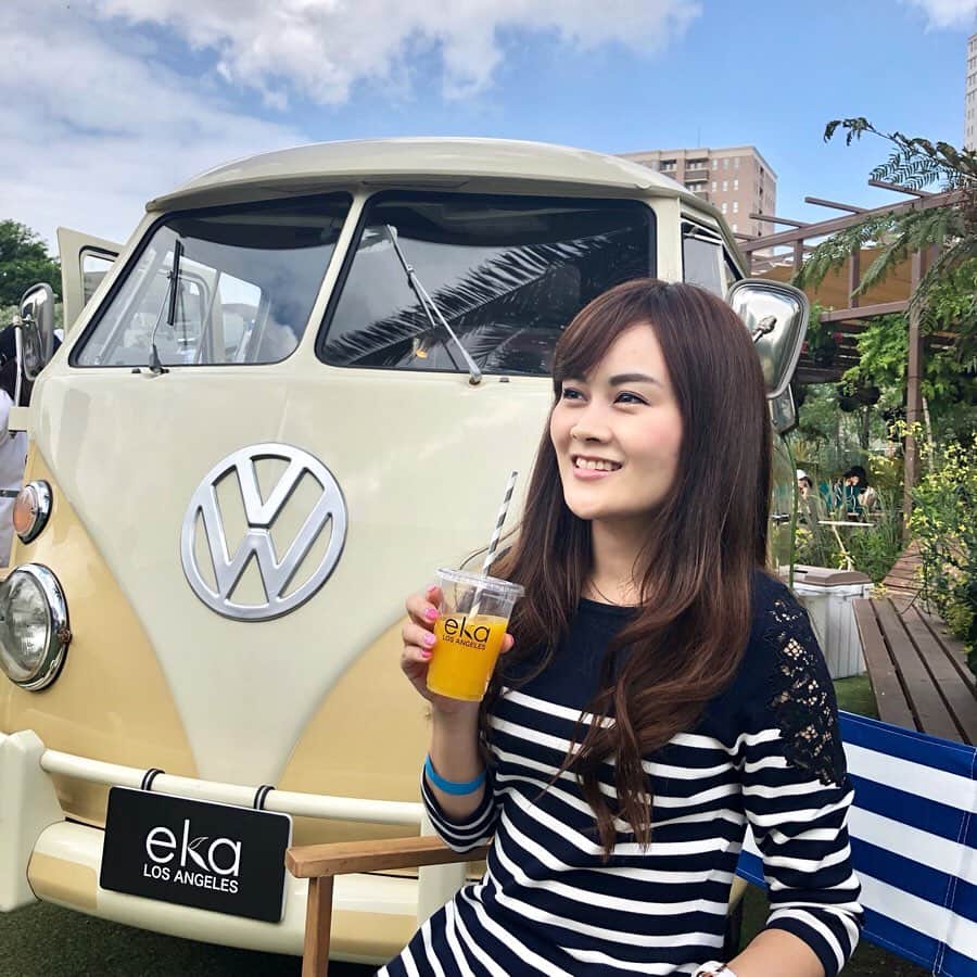 のインスタグラム：「今日は @ekalosangelesjapan の2019ss展示会に行ってきたよー😊❣️❣️ . 新作もオシャレだった😆💕 . オーダーしたから届くの楽しみだなー😃💓💓 . 会場が緑いっぱいでオシャレだった✨ . 天気も良かったから、外でジュースを飲んだよ😍💕 . ヨガをやってる人もいて気持ちよさそうだった🥰🥰 . #ekalosangeles #ekalosangelesjapan #ヨガウェア #ヨガ #展示会 #ヨガレッスン #外ヨガ #青山 #ヨガ好きな人と繋がりたい #ランニングウェア #今日のファッション #おしゃれさんとつながりたい #ヨガ女子 #ヘルシーライフ #ヨガライフ #フィットネス女子 #yogawear #exhibition #aoyama #gardenyoga #フォルクスワーゲン」
