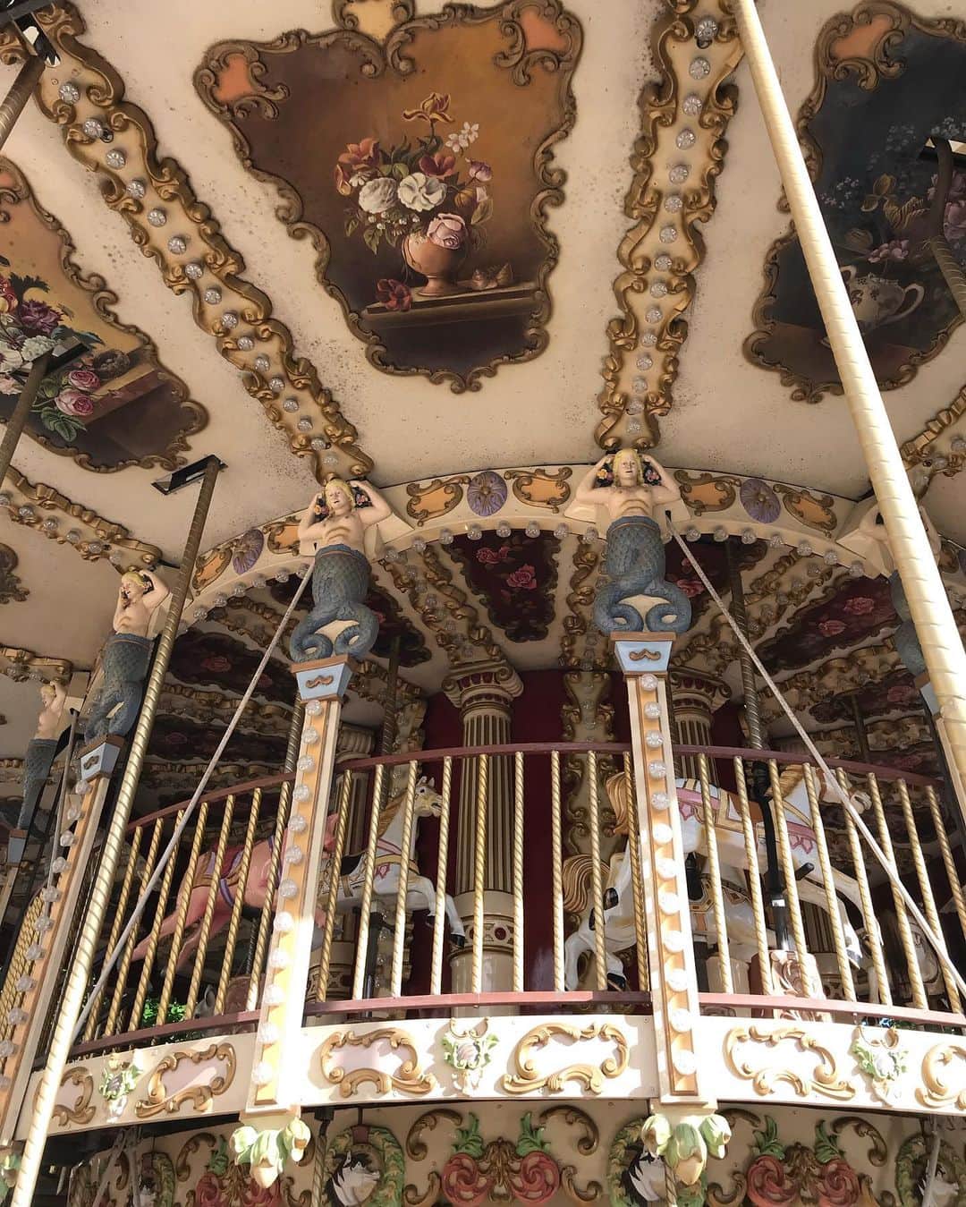 のインスタグラム：「Memories in 🇫🇷 Old #carousel」