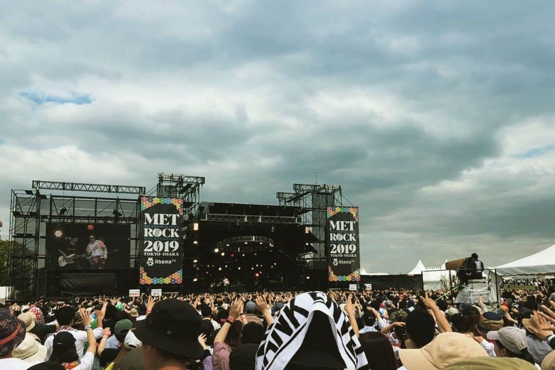 のインスタグラム：「METROCK2019 in OSAKA 熱かったし暑かった  ハッピーした m(_ _)v」