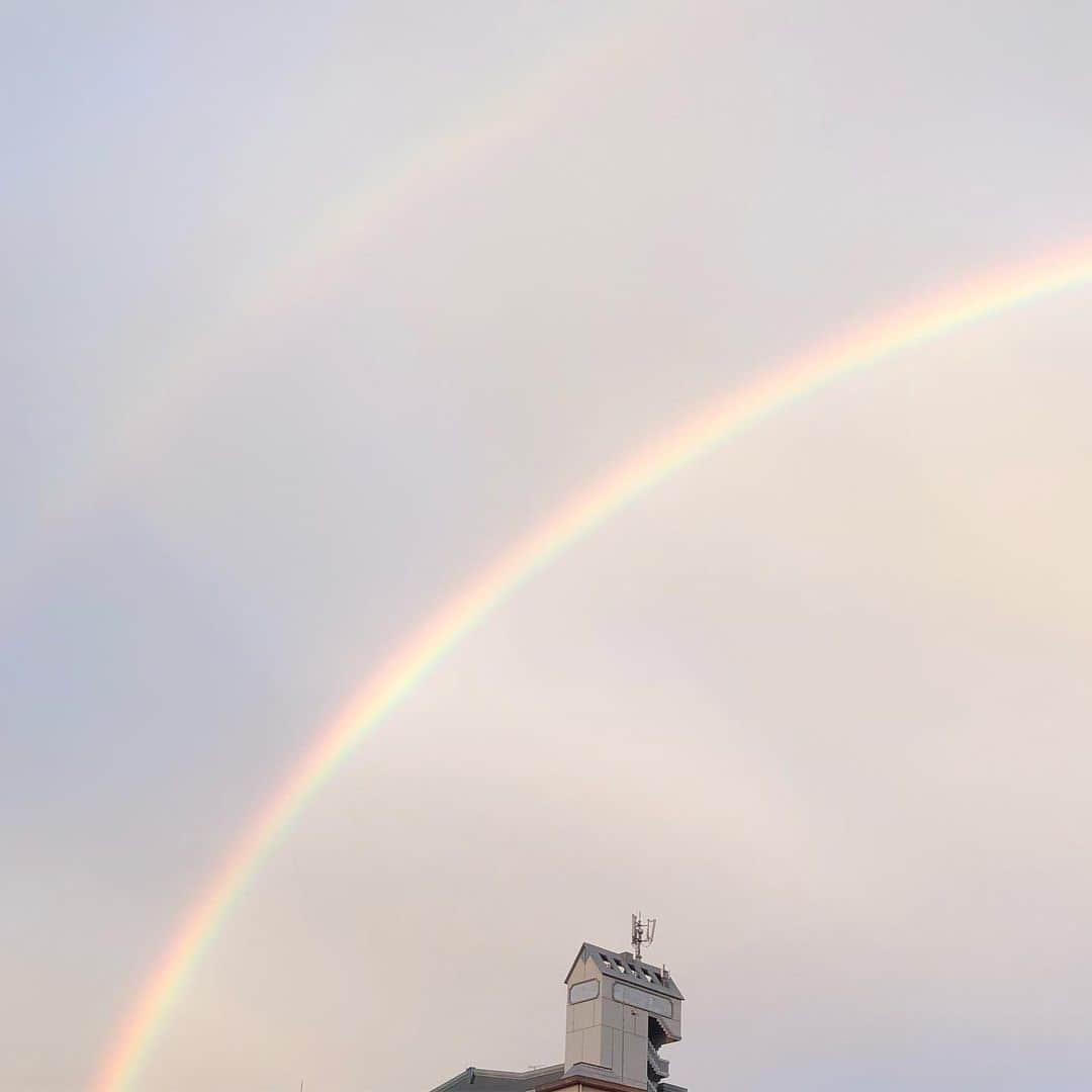 てん（ものまね）さんのインスタグラム写真 - (てん（ものまね）Instagram)「この虹を渡ればみんなに会える🌈  そんな気がしたよ😊」5月20日 19時13分 - tenkukku10