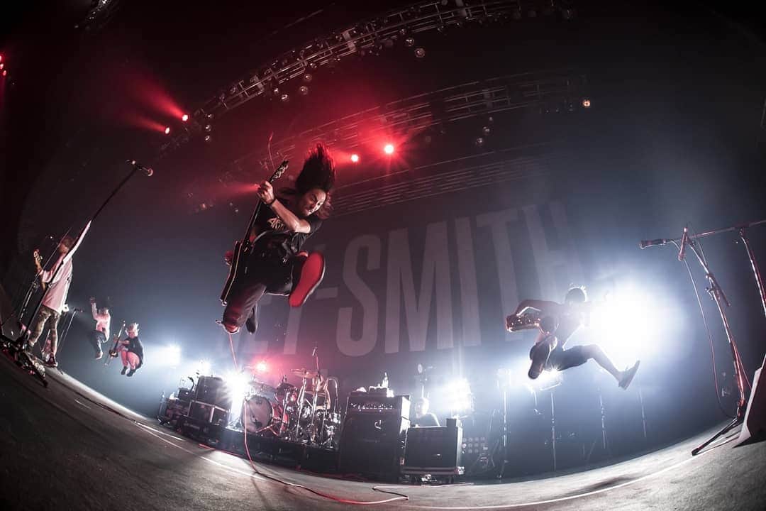 のインスタグラム：「5/19(日) Zepp Fukuoka "Life In The Sun TOUR FINAL SERIES"  photo by @hayachinphoto」