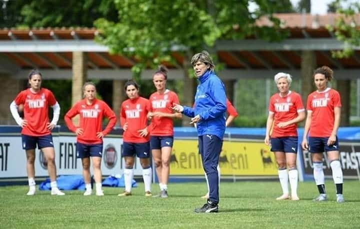 サッカーイタリア代表さんのインスタグラム写真 - (サッカーイタリア代表Instagram)「#Nazionale Femminile🇮🇹 Prosegue a Riscone di Brunico la preparazione in vista del #Mondiale . Inizia oggi la terza fase del raduno delle Azzurre dopo le prime due settimane di lavoro al Centro Tecnico Federale di Coverciano . . #VivoAzzurro #Azzurre #FIFAWWC」5月20日 19時22分 - azzurri