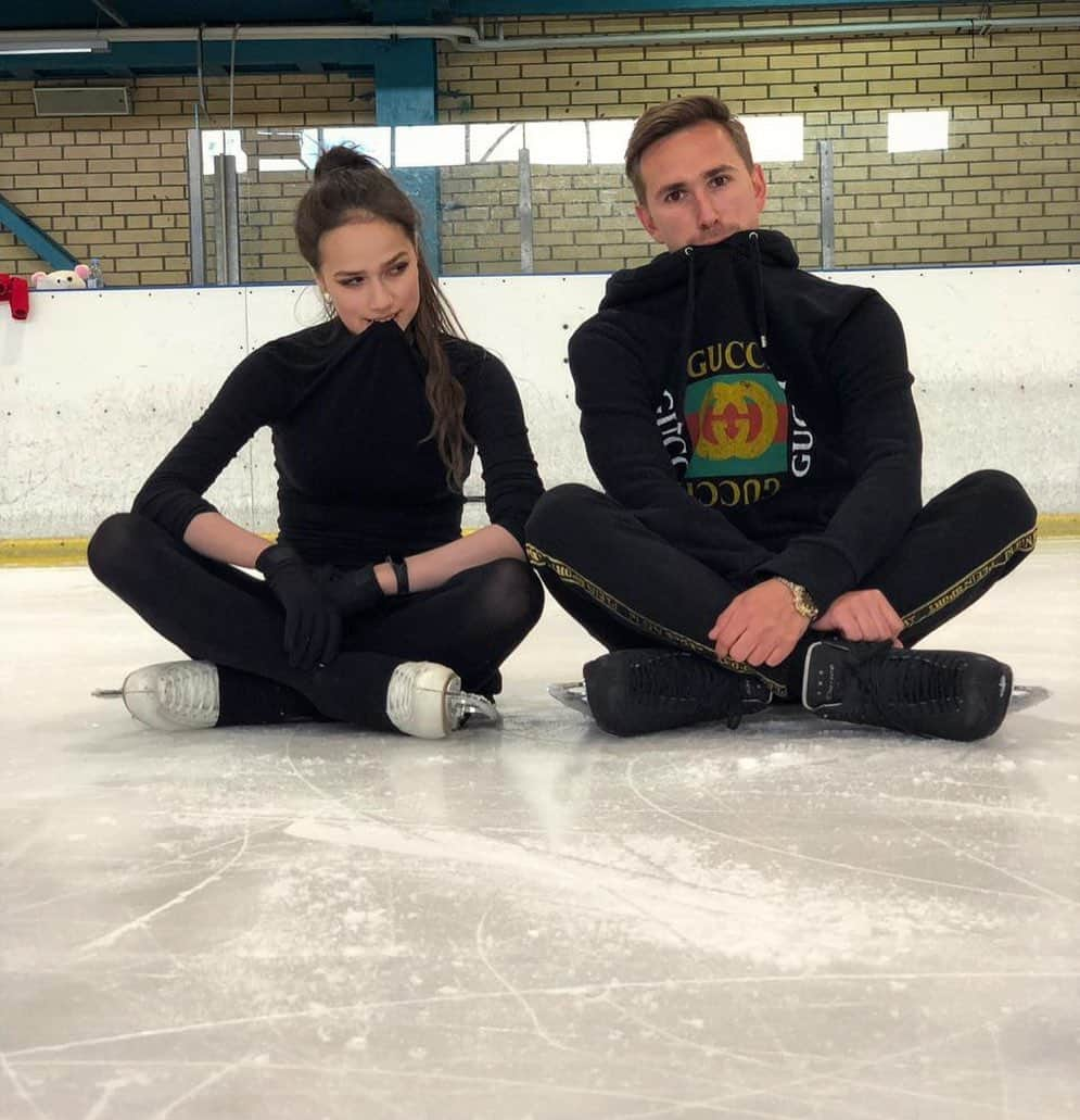 アリーナ・ザギトワさんのインスタグラム写真 - (アリーナ・ザギトワInstagram)「Bad guy 👿😈 #BillieEilish #daniilgleikhengauz #alinazagitova  #music #figureskating #деньрождения #happybirthday」5月20日 19時27分 - azagitova