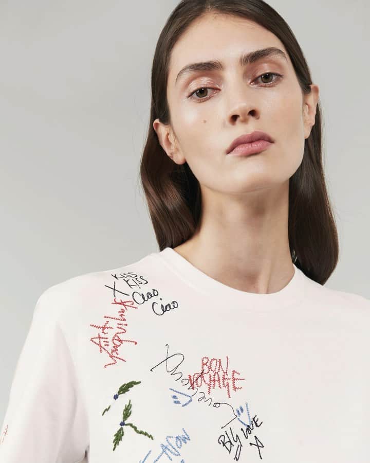 のインスタグラム：「Make your mark on my new Graffiti t-shirt, part of my #VBPreAW19 collection and inspired by the school leavers’ shirts. x VB」