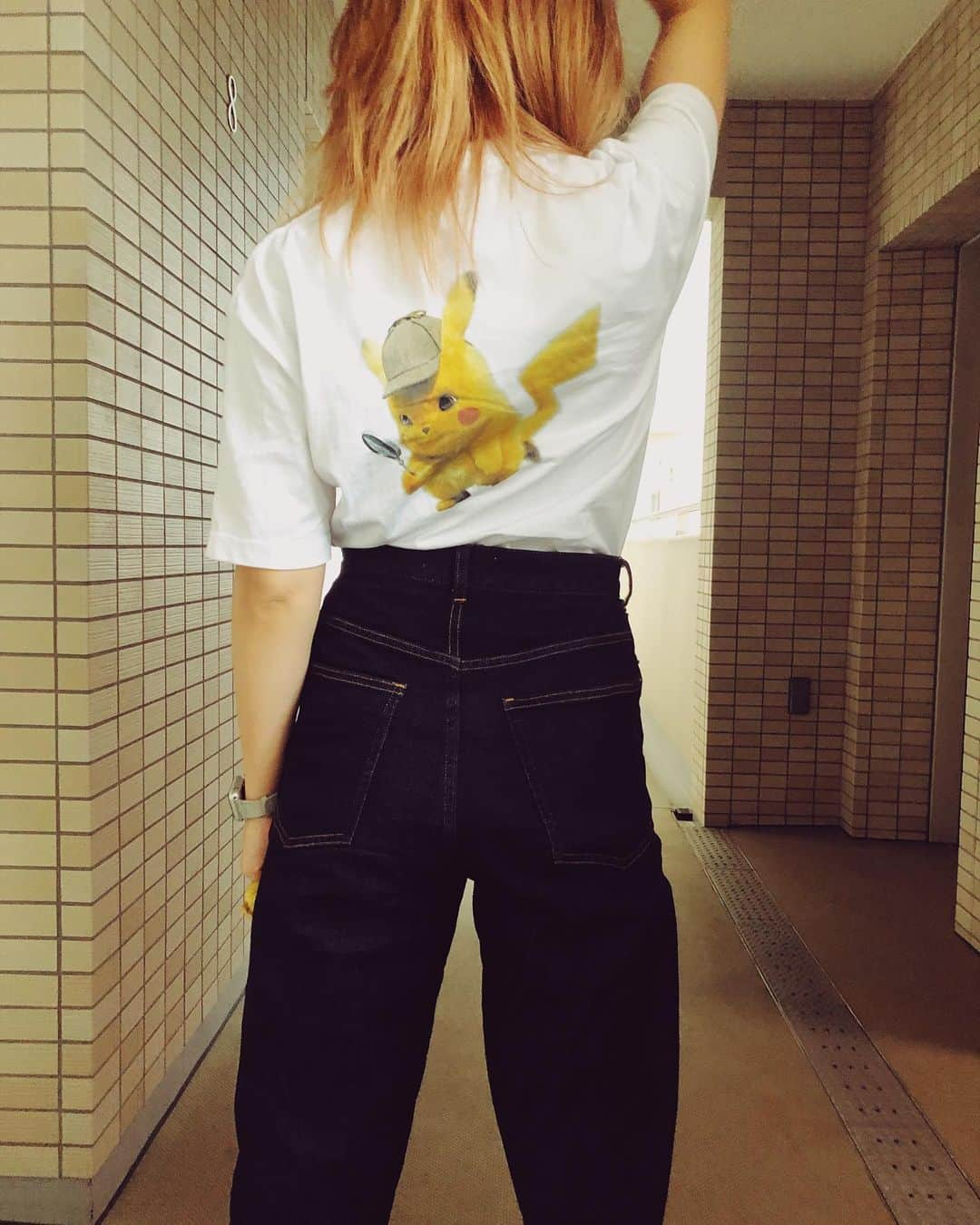 政岡まなみのインスタグラム：「ピカチュウのＴシャツ！🐤﻿ ﻿ いつもありがとう〜！﻿ ﻿ さて父の日何にするかなあ！﻿ ﻿ #娘撮影 上手くない！？！﻿ ﻿ #母の日 #父の日 #ピカチュウ #ふさチュウ #名探偵ピカチュウ #ティピーコーデ #detectivePikachu #チャオパニックティピー #美脚デニム #おすすめ ！！！！﻿ ﻿ 強くおススメする！！！﻿ ﻿ #親子 #fathersday #ママ #娘 #子育て #mothersday #4歳10ヶ月 #3歳0ヶ月 #姉弟 #二児の母 #2児のママ #2歳差 #幼稚園 #ママリファッション  #母娘息子」