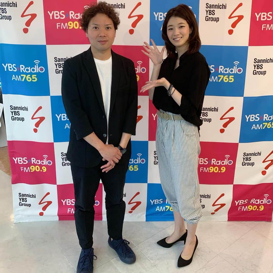 優ひかるのインスタグラム：「遅くなりましたが…﻿ 18日の優ひかるのシャイニングタイム﻿ お聞きくださりありがとうございました😊﻿ ﻿ 今回は、甲州水晶貴石細工の工芸士﻿ 大寄智彦さんにお話をお聞きしました！﻿ ﻿ 毎週新しいジャンルを頑張っている方々から﻿ お話をお聞きするのは本当に刺激になります！﻿ ﻿ 大寄さんの代々続く工芸士としての﻿ 熱い思い🔥﻿ そして水晶のお話をする時の真っ直ぐな気持ち﻿ そしてこれからの野心や目標等﻿ お聞きできて嬉しかったです‼️﻿ ﻿ 大寄さんの印象的なお言葉は﻿ 『石がなりたいと思う姿にしてあげる事』﻿ とおっしゃってました。﻿ 人間と一緒で石もなりたい姿があるんですって！﻿ ﻿  来週もステキなゲストさんが登場します！！﻿ お楽しみに✨✨﻿ ﻿ ﻿ そして25日は、ティンカーベルさんでの﻿ イベントです。﻿ まだお席があるようですので﻿ ぜひご参加頂けたら大変嬉しいです！﻿ ﻿ ﻿ お知らせです✨✨✨✨﻿ ﻿ 6月29日土曜日に﻿ 東京から山梨県への﻿ 日帰りバス旅行を計画してます。﻿ 素敵な元タカラジェンヌさんとご一緒します。﻿ まだ詳細は、お知らせできないのですが、﻿ 車内ではカラオケ🎤したりトークしたりと﻿ 山梨県のワインを飲んだりと﻿ これもまた楽しい事間違いなし！﻿ 6月29日空けておいて下さいーー‼️﻿ お申込みは、DMもしくは﻿ hikaru_yu_moon@yahoo.co.jpまで。﻿ お名前と参加人数あとご連絡先を明記の上﻿ お申込み下さい。﻿ 費用は、1万円程の予定です✨✨﻿ ﻿ ﻿ #優ひかる#YBSラジオ﻿ #大寄智彦さん#甲州水晶貴石細工 工芸士﻿ #5月25日#ティンカーベル﻿ #優ひかるトークショー#ハーバリウム作り﻿ #バスツアー#6月29日﻿」