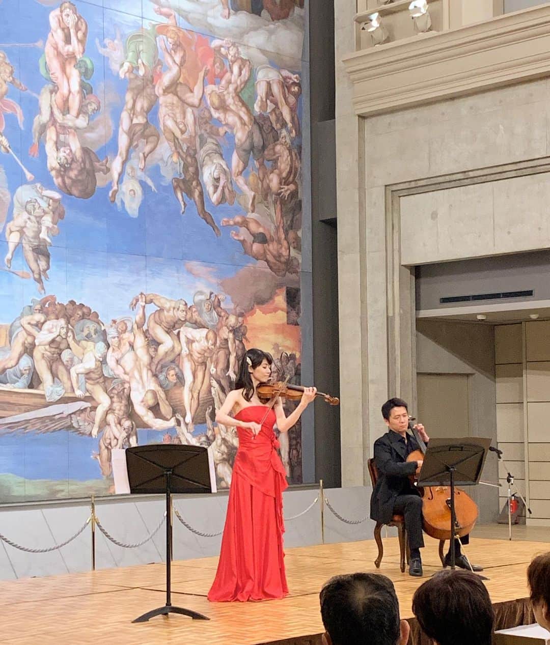 松尾依里佳さんのインスタグラム写真 - (松尾依里佳Instagram)「産後復帰コンサートでしたが、共演者のチェリストの寺田達郎さんにお力をお貸しいただき、おかげさまで楽しい本番となりました！本当にありがとうございました！！ 新婚さんの達郎さんです😊 今までに体験したことのないような響きのホールで、ミケランジェロの天井画の美しさにもうっとりでした💓 @sotarott @otsukamuseum  #チェロ #寺田達郎 さん #大塚国際美術館 #システィーナホール #ミケランジェロ #陶板」5月20日 19時51分 - erika.matsuo