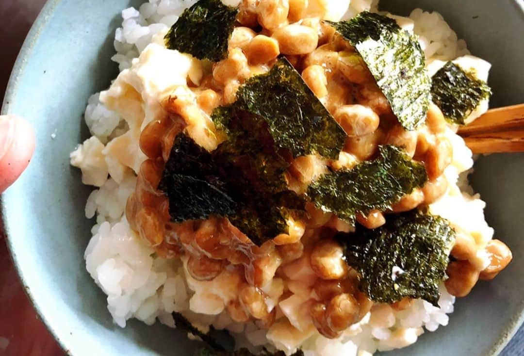 Mizuki【料理ブロガー・簡単レシピ】さんのインスタグラム写真 - (Mizuki【料理ブロガー・簡単レシピ】Instagram)「・ 【#ブログ更新しました ♩】 こんばんはー(*^^*) 今日も不安定な気候でしたね••• こんな時は風邪をひきやすいので お互いに気をつけましょう(汗) ・  写真1枚目は試作品からチョイスした 今日の#お昼ごはん ☆ 2枚目はそれがない時によく作る #納豆豆腐丼 ☆ ・ ・  #ブログ更新しました ・ ・  ブログ(レシピ)はホームのリンクよりご覧下さい↓ @mizuki_31cafe 【Mizuki公式ラインブログ】 https://lineblog.me/mizuki_official/ ・ ・ #Mizuki#簡単#時短#節約#料理#レシピ#フーディーテーブル#ブログ#LINEブログ#おうちごはん#おうちカフェ#デリスタグラマー#マカロニメイト#器#料理好きな人と繋がりたい#料理ブロガー#おうちごはんlover #foodpic#food#follow#cooking#recipe#lin_stagrammer」5月20日 20時00分 - mizuki_31cafe