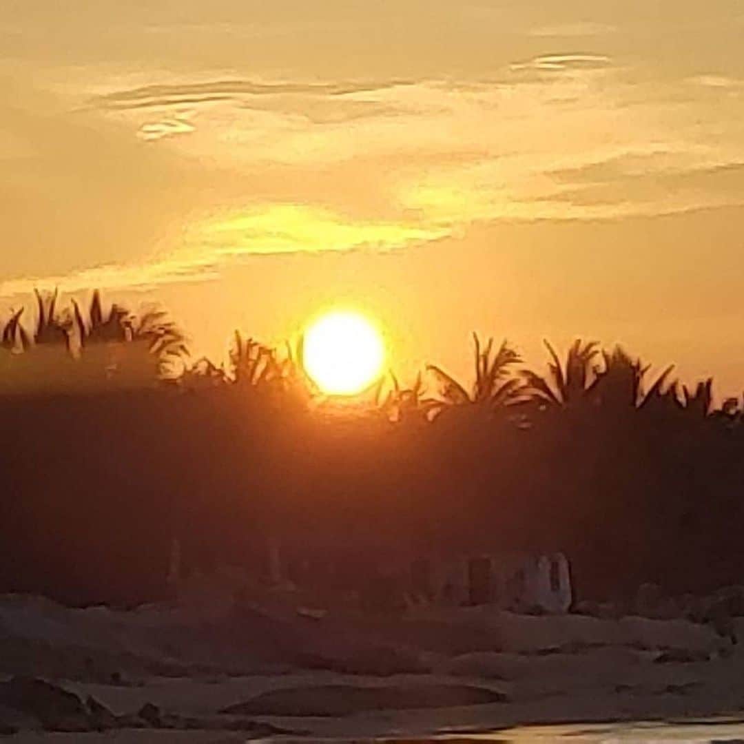 串戸ユリアさんのインスタグラム写真 - (串戸ユリアInstagram)「Beautiful sunset right after the full moon night 🌞  #sunset #hoian #vietnam  この夜がめちゃくちゃな夜になることはこのときまだ知らず、、 😨笑」5月20日 19時56分 - yuriavodka