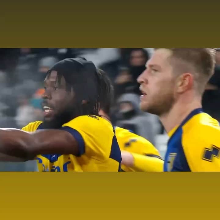 ジェルヴィーニョのインスタグラム：「That Monday feeling 💛💙 ________________________________________________  @parmacalcio1913 @seriea  _______________________________________________________ #seria #nextstep #done #stepbystep #happymonday #workoutmotivation」