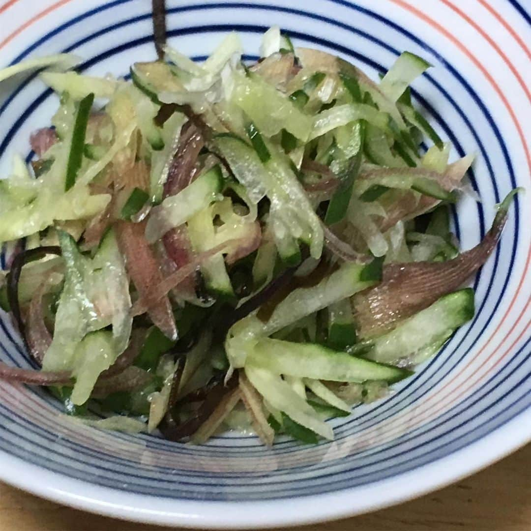 柳家さん生さんのインスタグラム写真 - (柳家さん生Instagram)「5/20久しぶり晩ご飯作っただぁ〜 厚揚げと茄子の挽き肉餡とじ 茄子と蕪菜おろし和え 胡瓜茗荷塩昆布もみ #さん生 #厚揚げ #茄子#茗荷 #胡瓜 #塩昆布もみ #蕪菜」5月20日 20時12分 - waraiguma1957